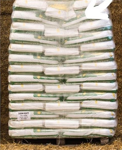 Sun E Bed Soft Bedding Straw Pellets Pallet (65 x 15kg)