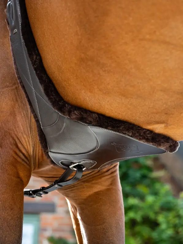 Lemieux Arika Simuwool Contoured Long Stud Girth